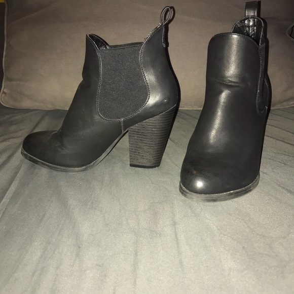 Black heel booties - Picture 3 of 7