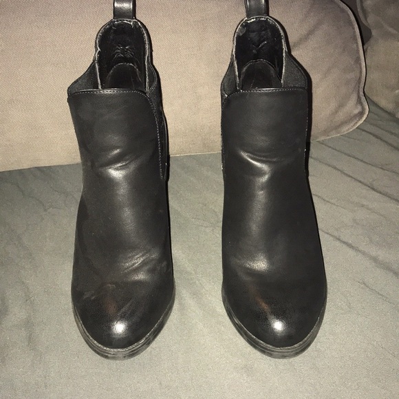 Black heel booties - Picture 4 of 7