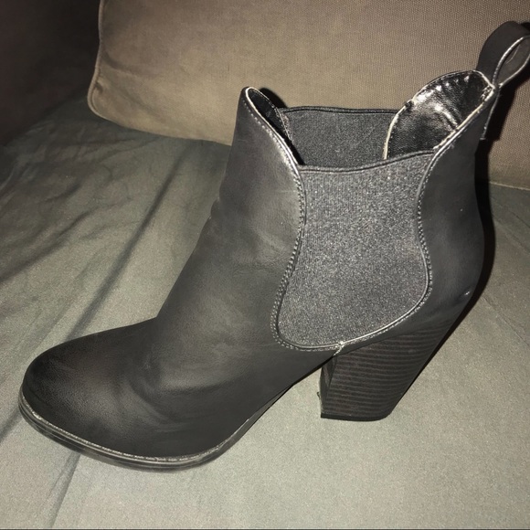 Black heel booties - Picture 7 of 7