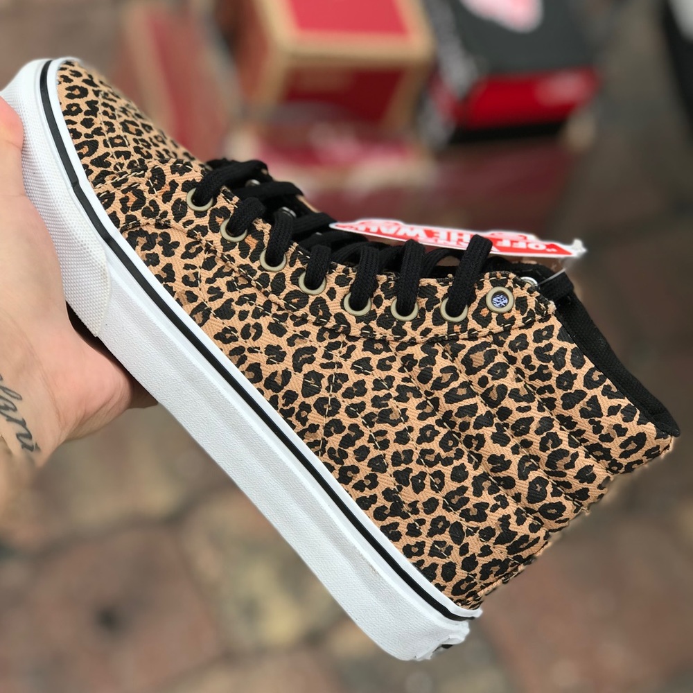Leopard Print Sk8Hi