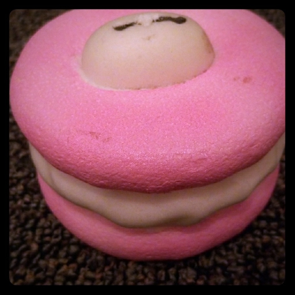 Jumbo macaroon squishy