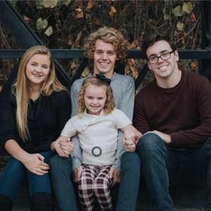 Meet your Posher, Dustin