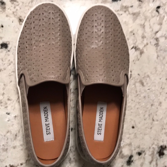 Steve Madden Shoes - Steve Madden woven slip-on