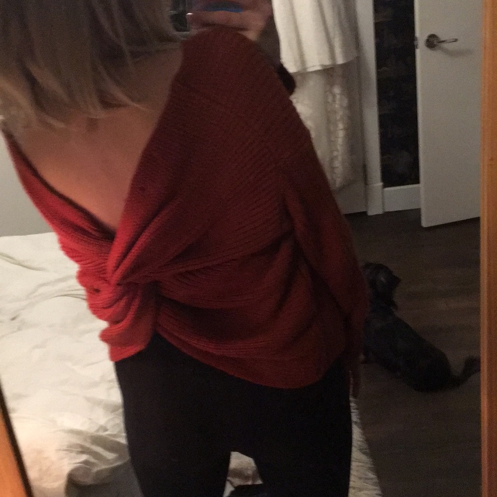 Miracle brand Burgandy Sweater w/ Twist Back: S/M
