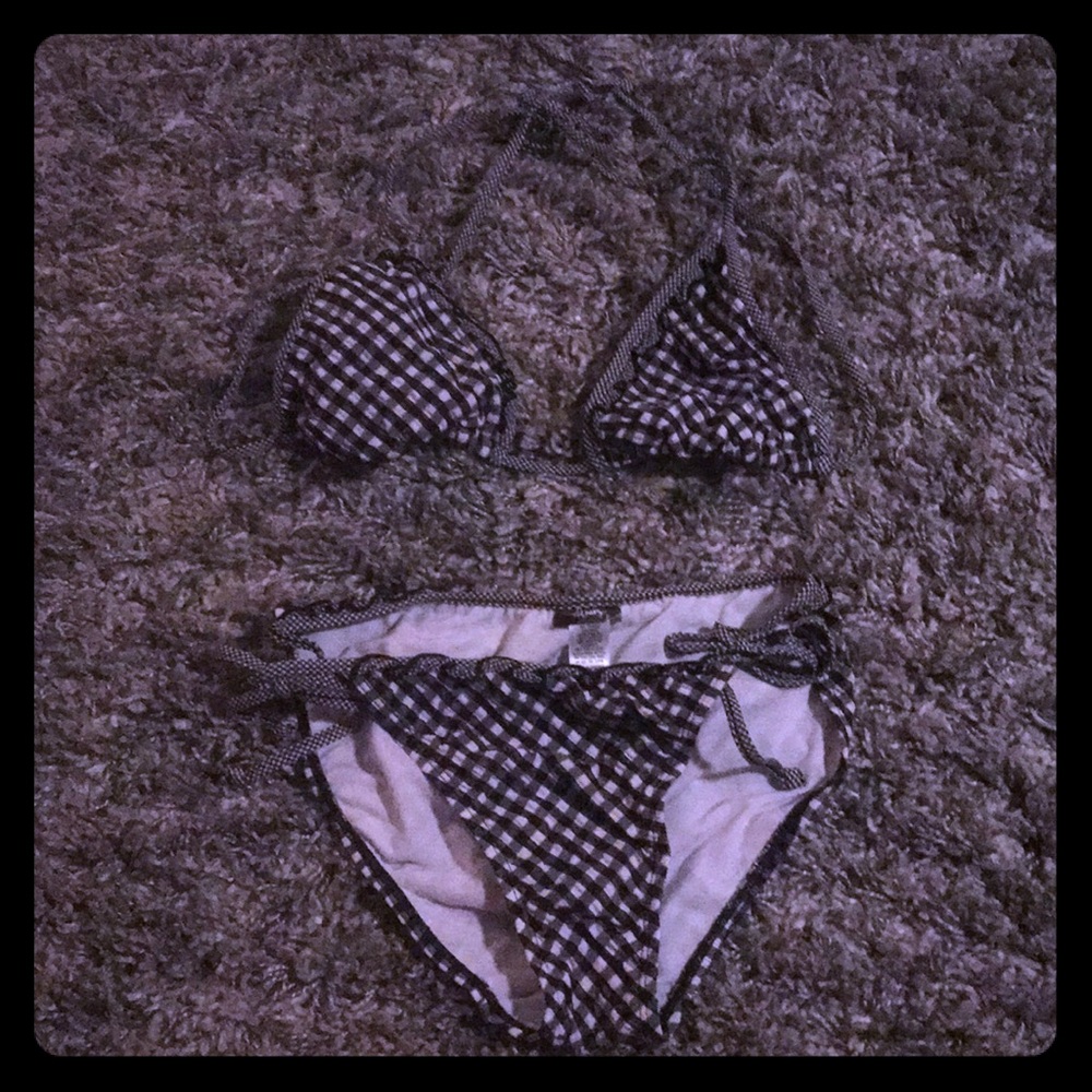 Black and white bikini set