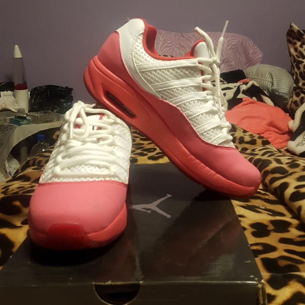 Jordan 11 Valentine's day edition