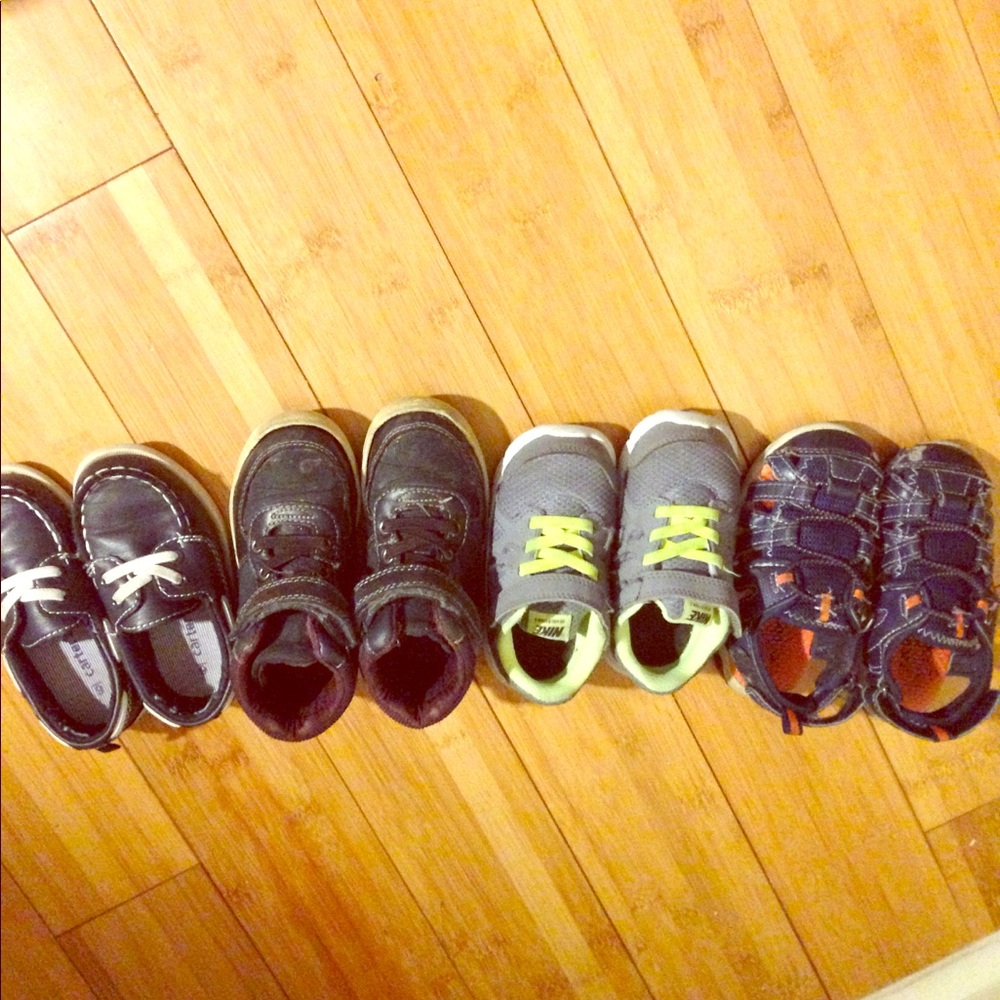Carter's shoe set