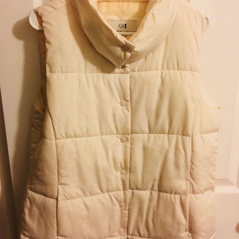 Forever 21 Cream Puff Vest, Size Large