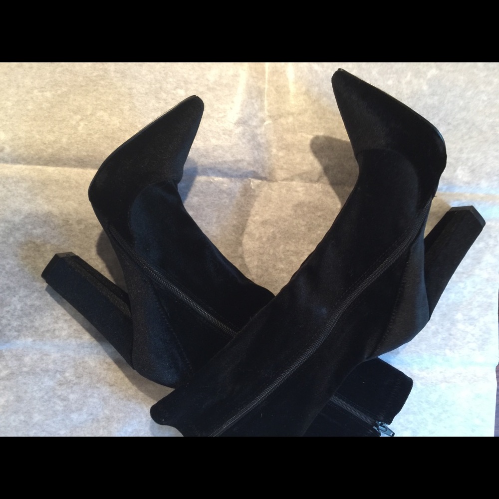 Shoe Republic Velvet Stretchy ankle boots - Picture 4 of 4