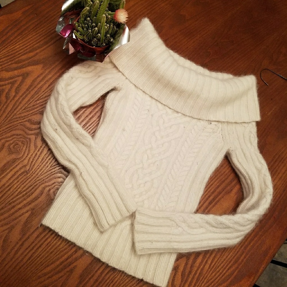 Preloved❤A&F Wool knitted off the shoulder sweater