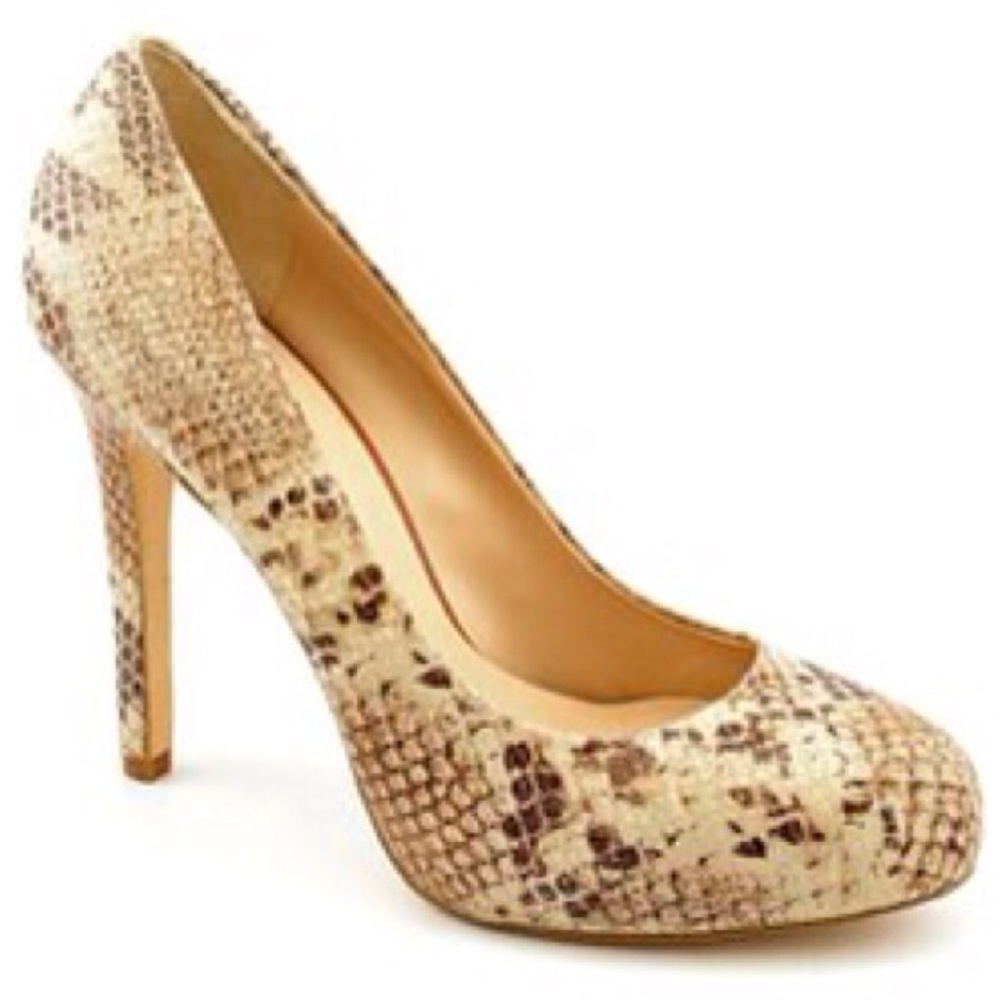 Snake nude pumps