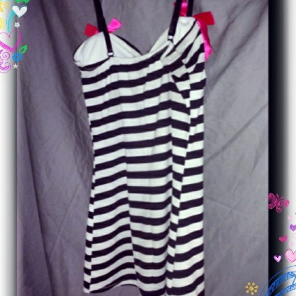 Lingerie - Picture 2 of 2