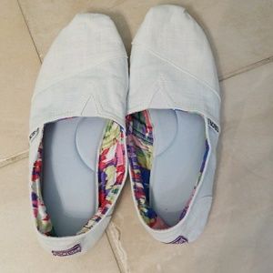 So comfy! White Bob Skechers Espadrilles, sz8.5