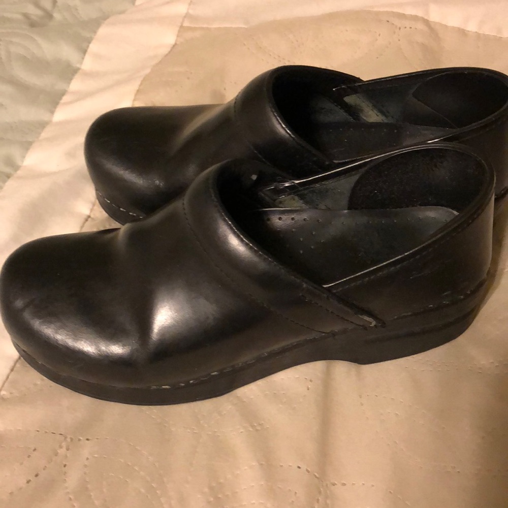 Dansko size 9 shoes
