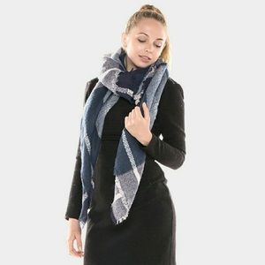 ⬇️🎉HP🎉Blue Plaid Blanket Scarf w/ Fringe