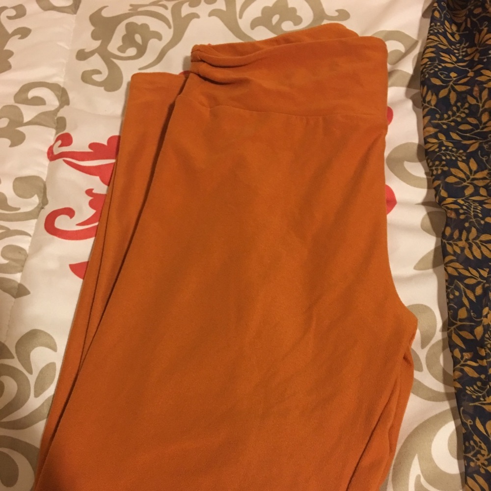 Lularoe OS leggings and top