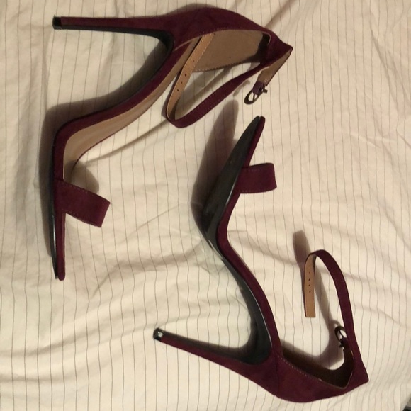 Burgundy heels - Picture 1 of 3