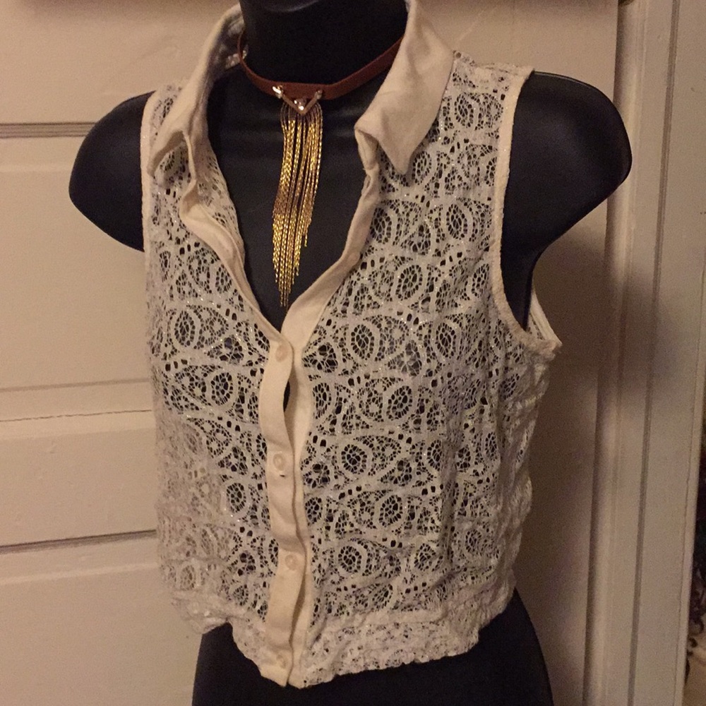 Lace front button crop top