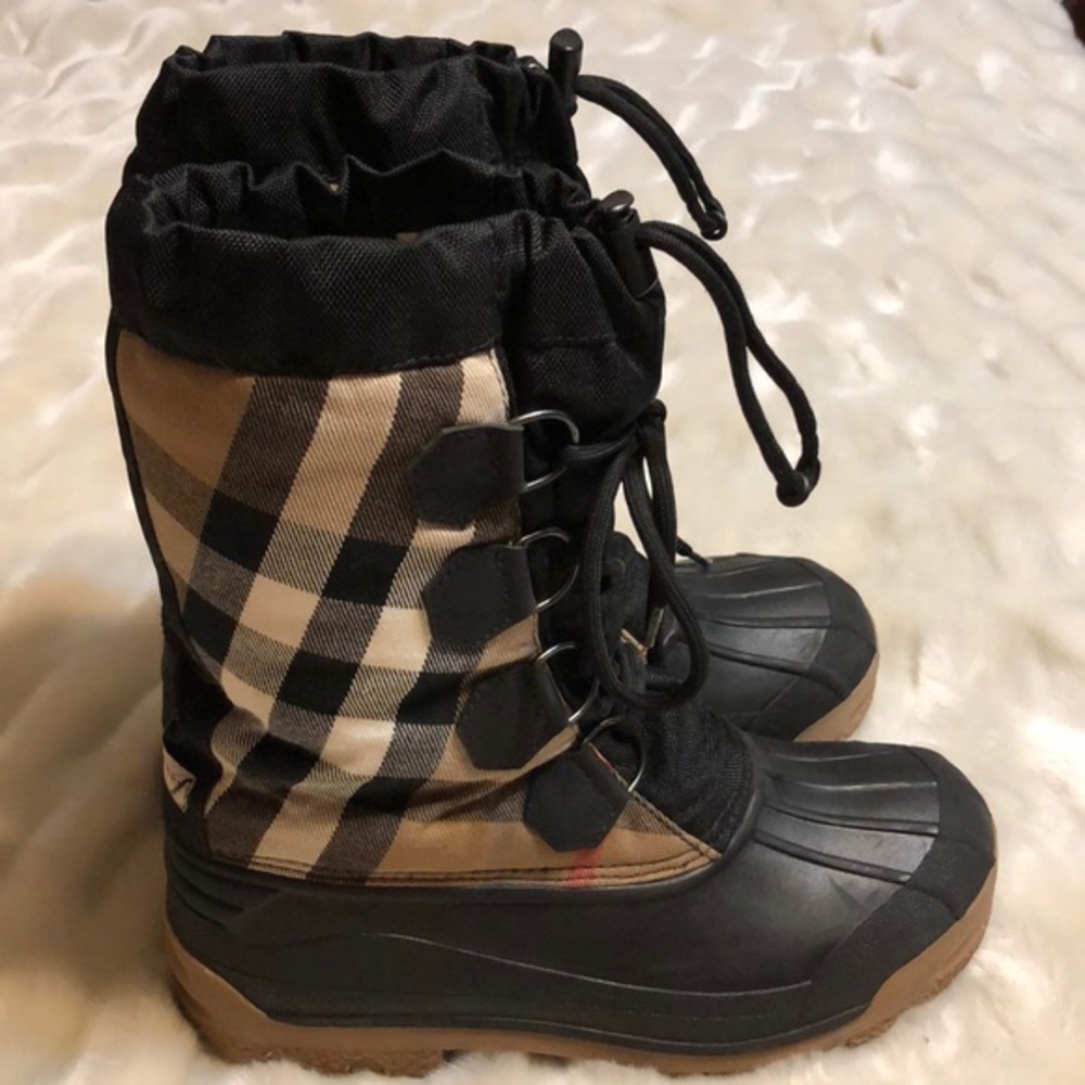 Burberry snow boots