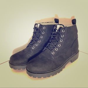 Women black boots