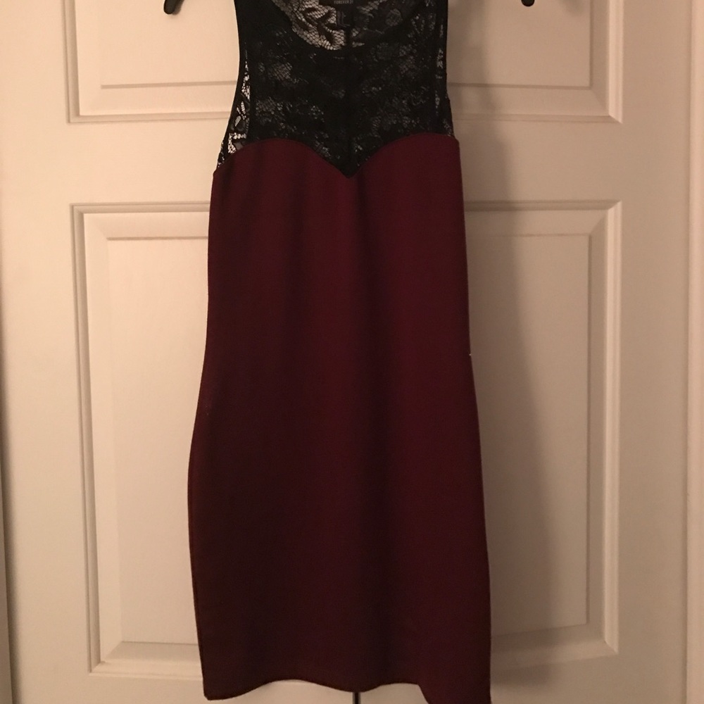 Short Forever 21 bodycon lace dress