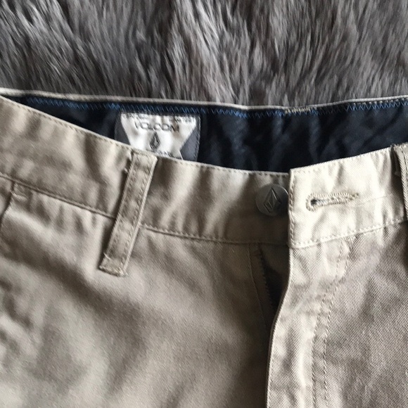 Boys Volcom shorts - Picture 2 of 3