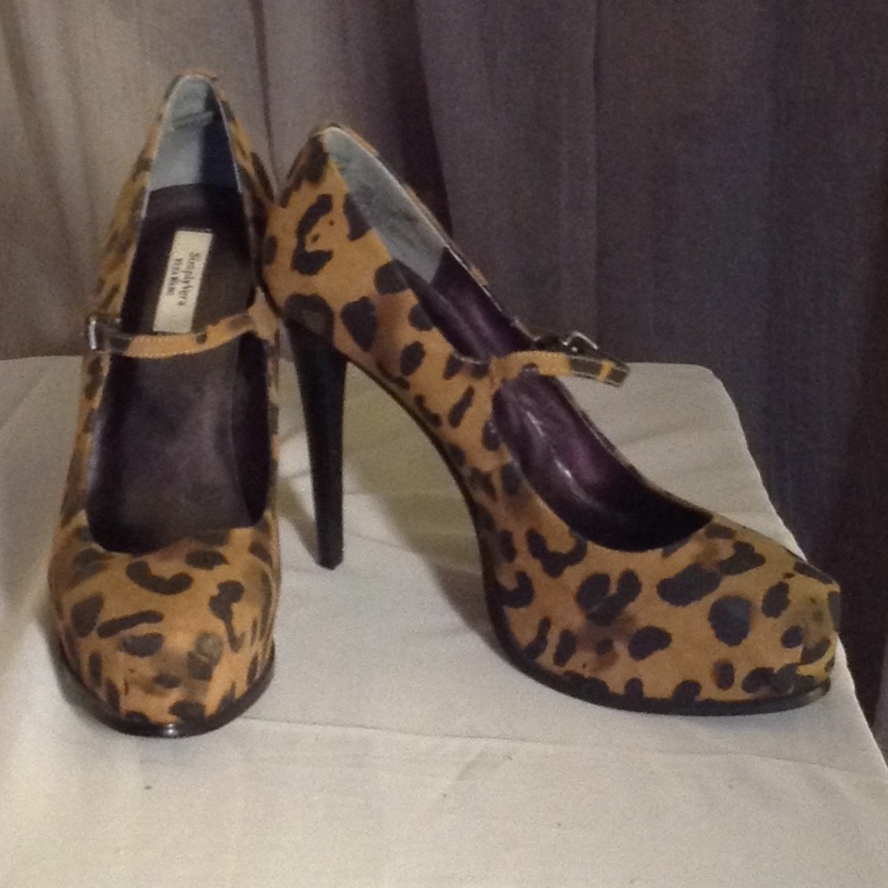 Leapard Print Strap Pumps