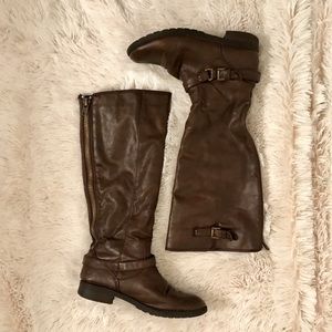 Brown Reba riding boots!