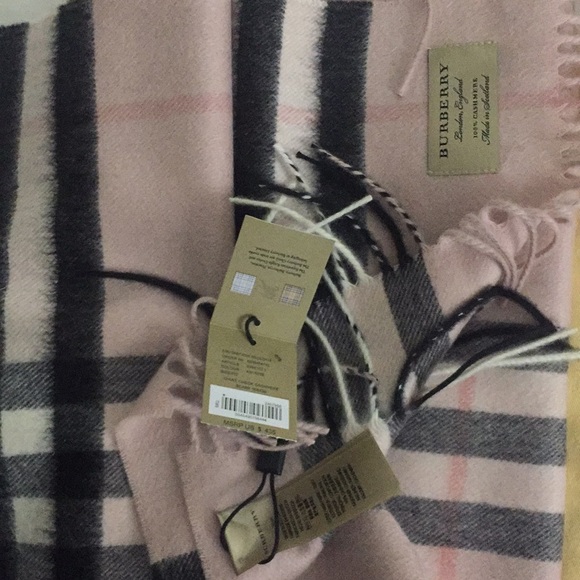 SOLD Cashmere Burberry giant Check scarf!%100 - Picture 1 of 3