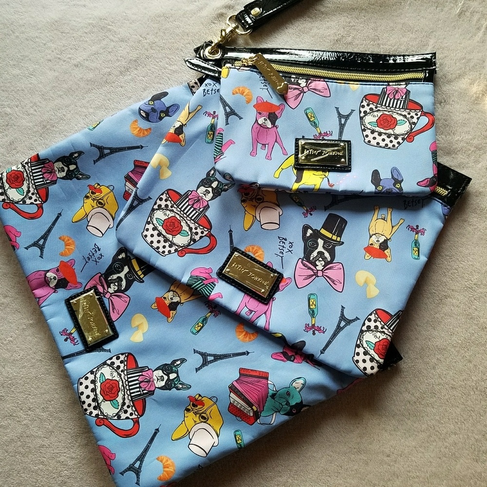 Betsey Johnson 3 cosmetic bag set