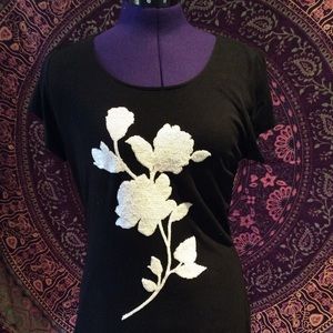 ❤️Black tshirt with sequined design