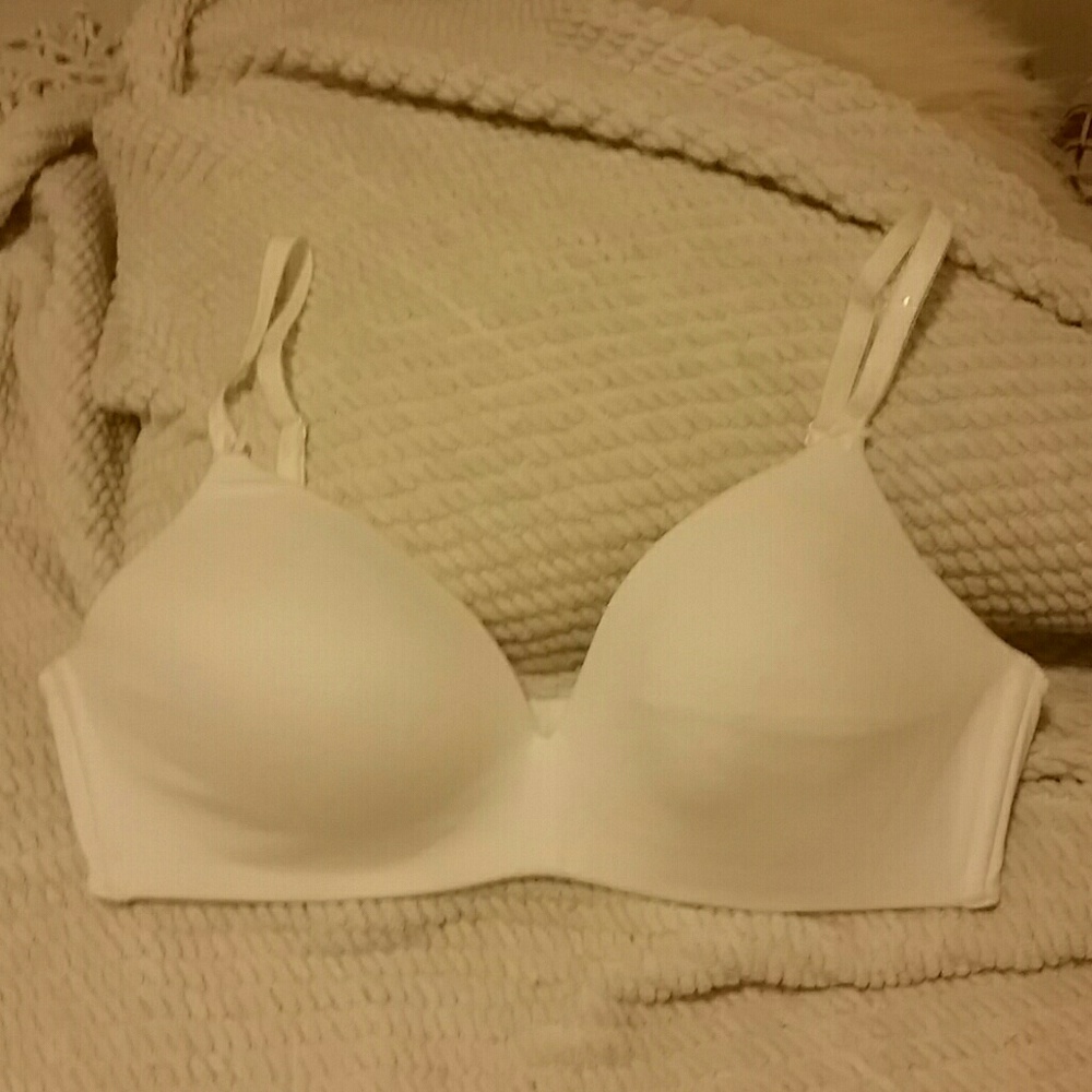 NWOT VS NO-WIRE BRA