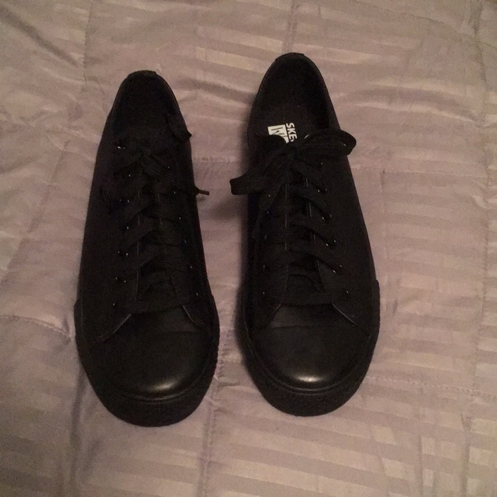 Skechers black leather non skid work tennis shoes