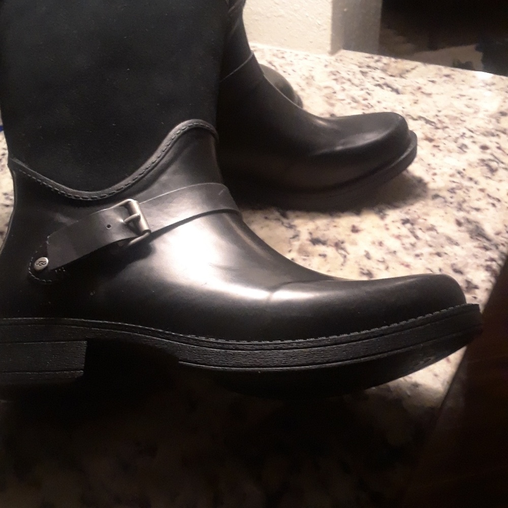 UGG LEATHER AND SUEDE BOOTS- 14" around the top