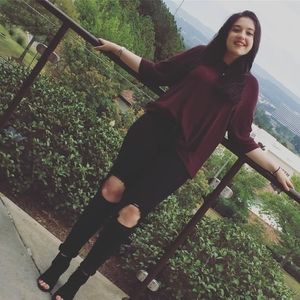 Meet your Posher, Alexis