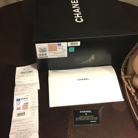 SOLD. Chanel, flapbag w/ handle & gold hardware. - Picture 2 of 8