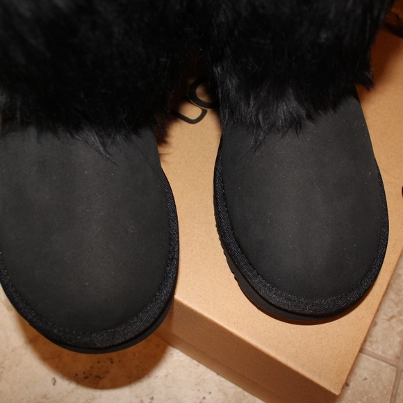 UGG Classic Short Sheepskin Cuff Fur Boots - Picture 5 of 8