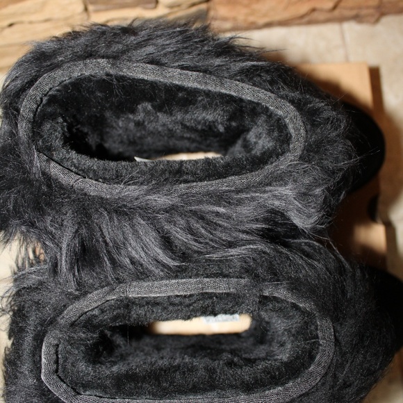 UGG Classic Short Sheepskin Cuff Fur Boots - Picture 3 of 8