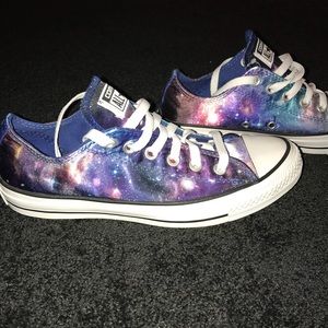 Galaxy low top converse