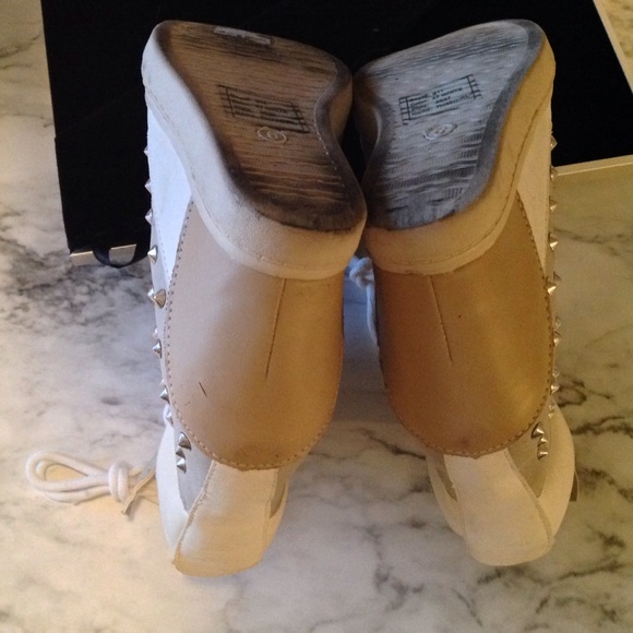 SOLD [GUC] Bakers Cream Sneaker Wedge Shoes - Picture 4 of 5