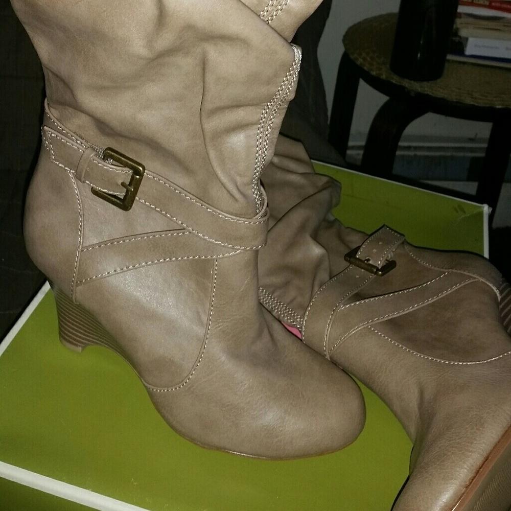 Women's size 6.5 boots