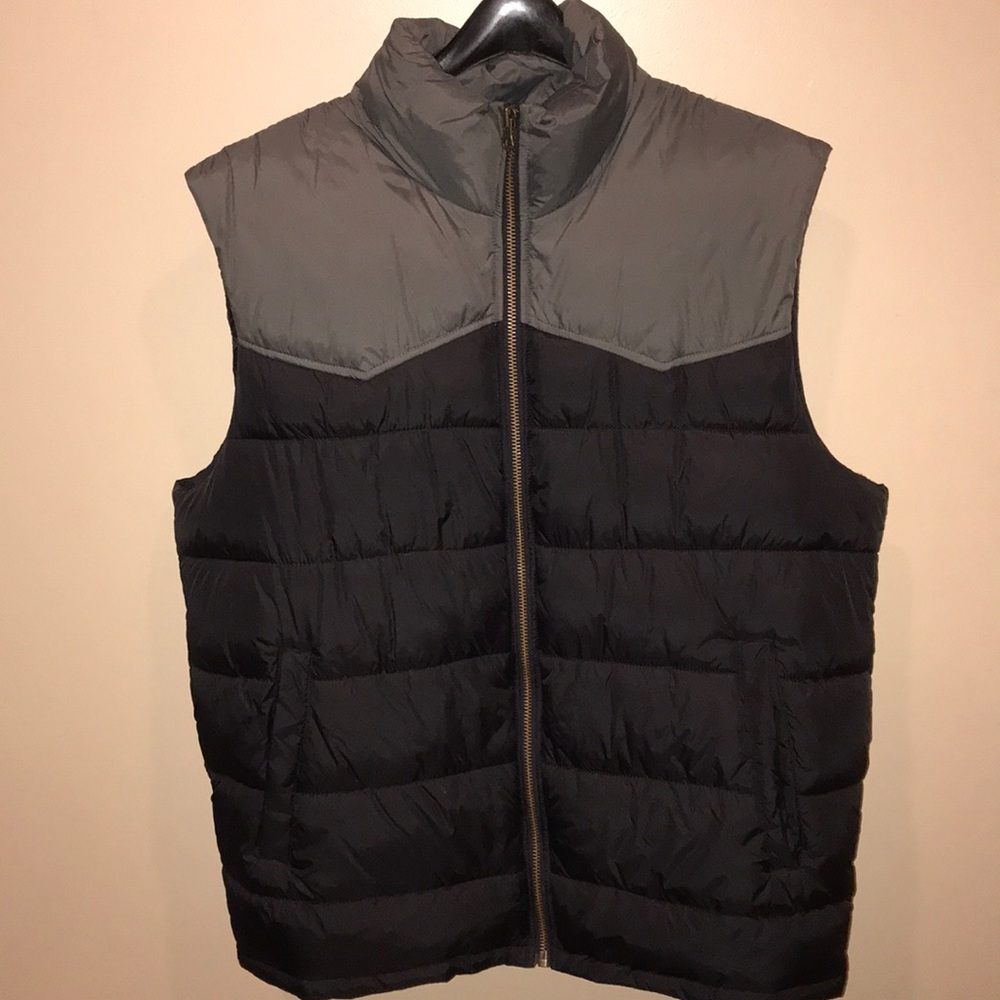 Men’s GAP vest-new without tags