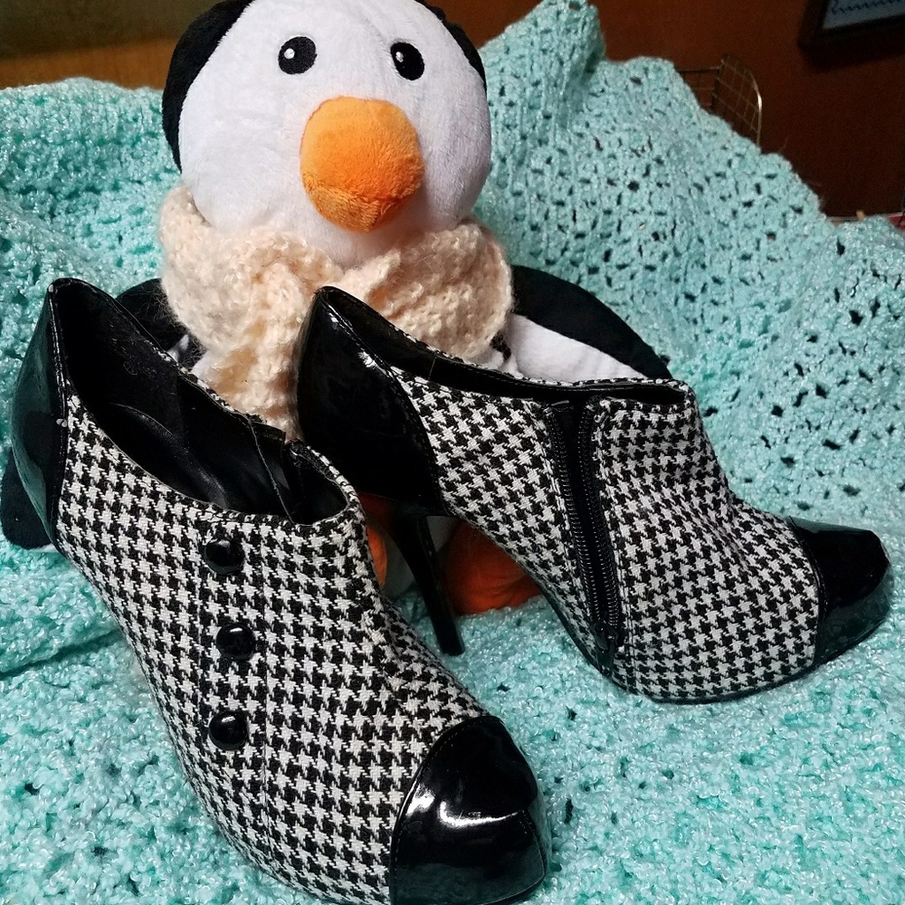 Steam Punk Hounds Tooth High Heels