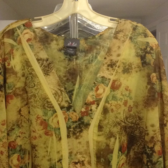 Dots Tops - Dots 3X top good condition