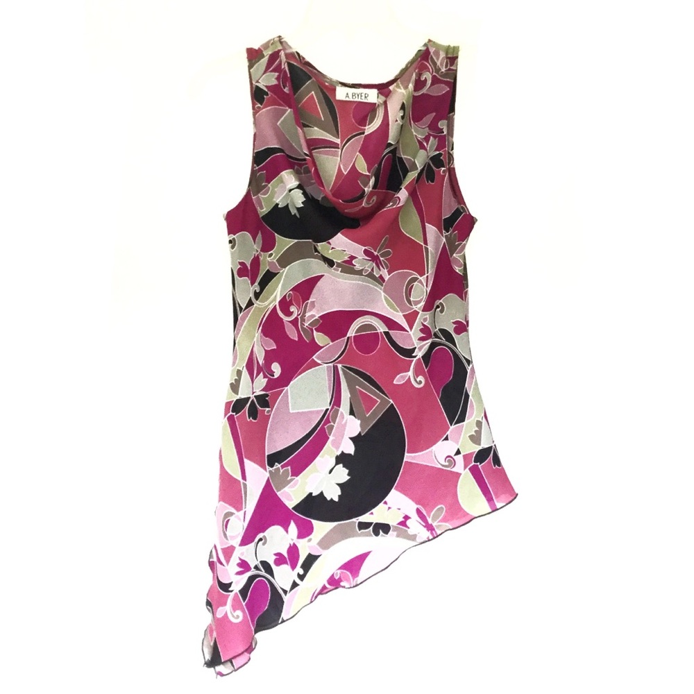 🔴💲 Asymmetrical fun print top!