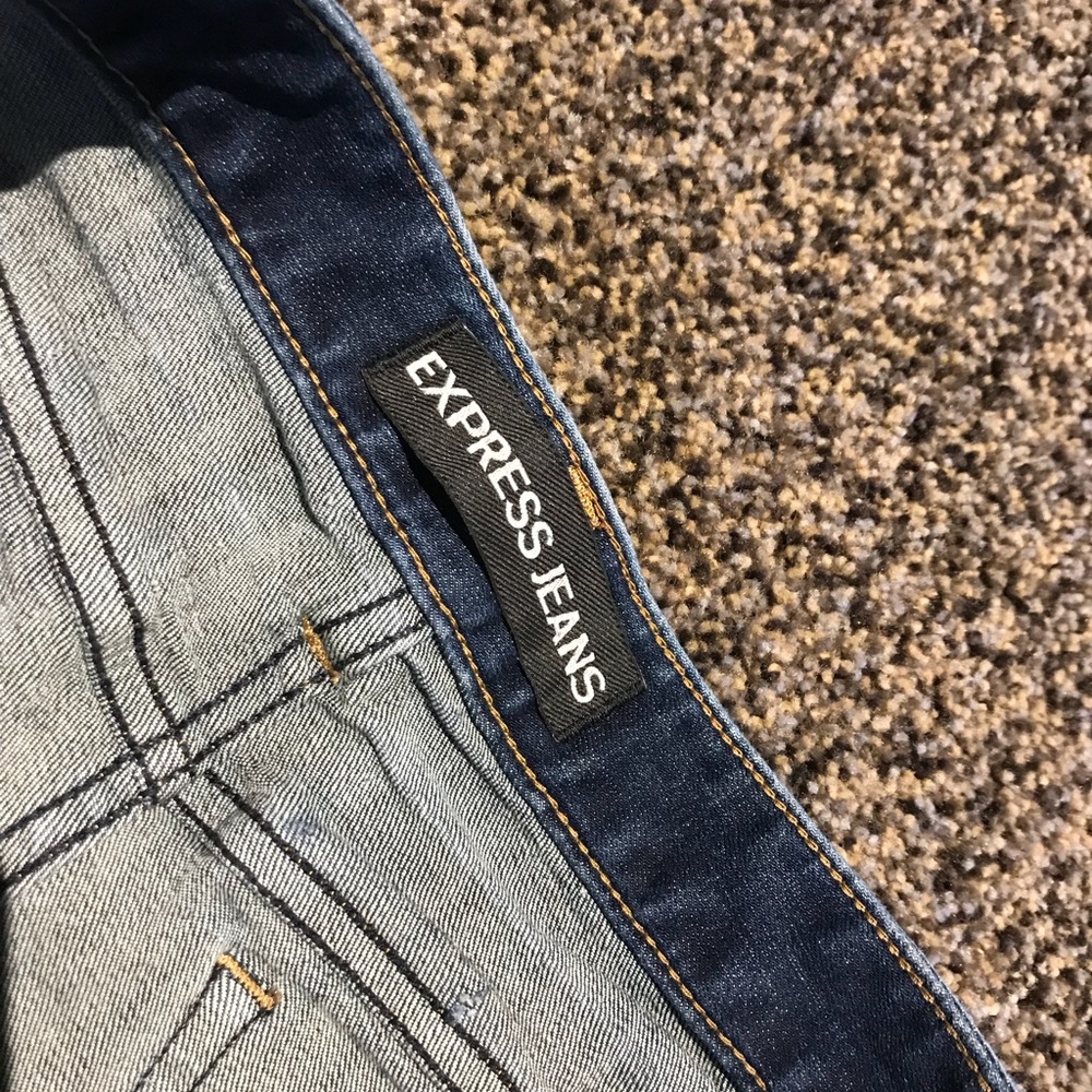 ✨Express✨ Shorts ✨ Size 2 - Picture 3 of 4