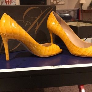 Canary yellow pumps