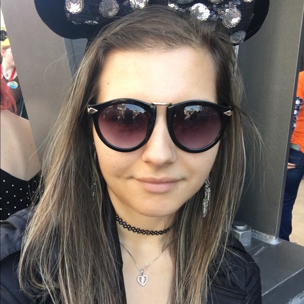 Meet your Posher, Anca