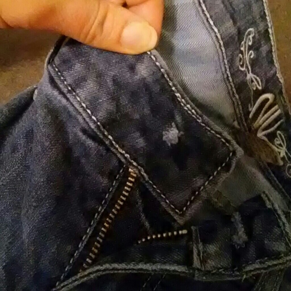 Nv jeans missing button - Picture 4 of 4