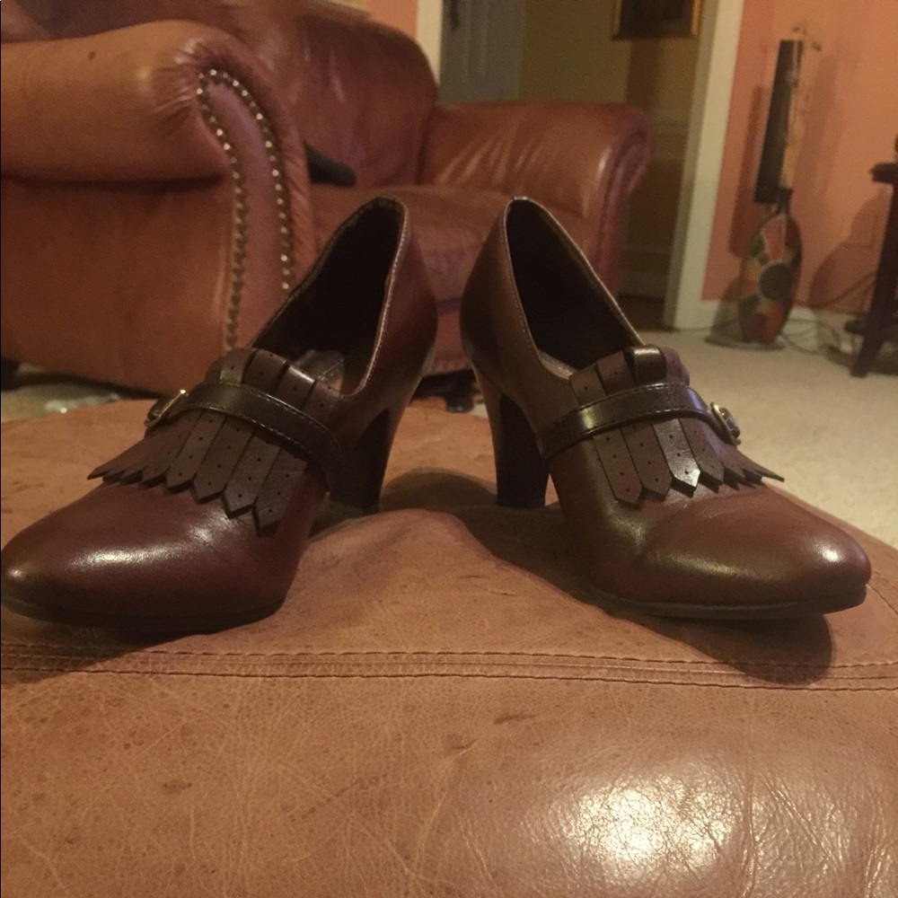 Brown Naturalizer pumps size 9